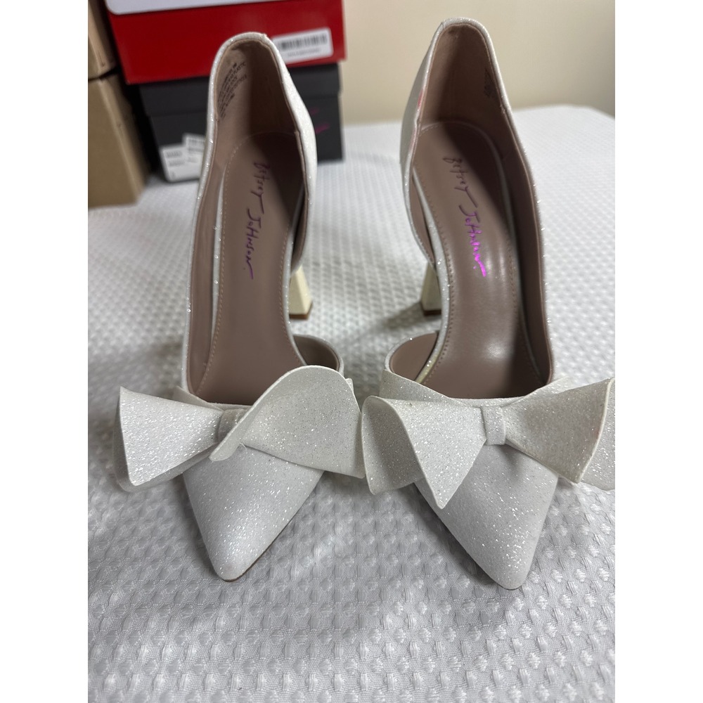 Betsey Johnson Pumps Women 9 Noble White Glitter Bow Flared Heel EUC